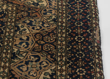 Antique Isfahan Rug - 4'5 x 7'