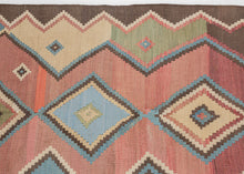 Qashqa'i Kilim - 4'9 x 8'