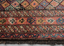 Antique Lori Rug - 5' x 11'