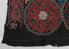 "1981" Kazakh Tus Kiiz Yurt Embroidery - 3'3 x 5'5