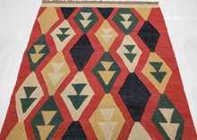 Contemporary Kilim - 4'7 x 6'7